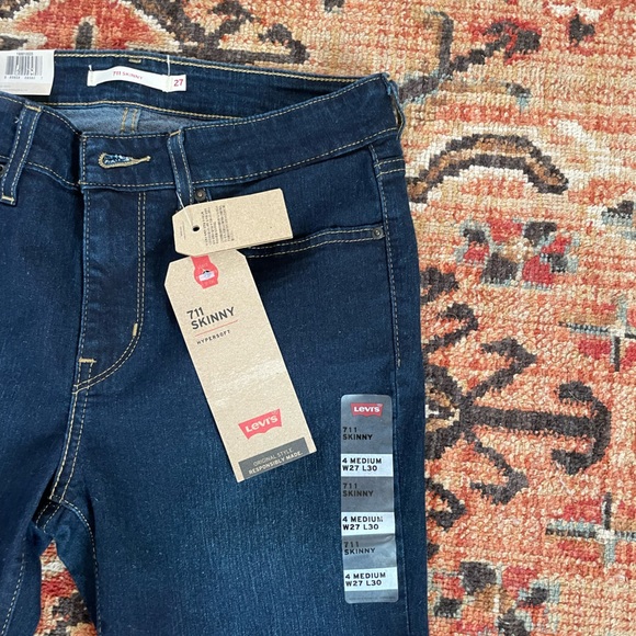 Levi’s 711 Skinny NWT - Picture 4 of 4